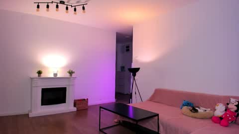 Anysa Smith online show from April 14, 8:31 pm