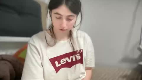 aphr0dite22 online show from March 17, 8:35 pm