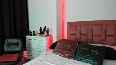 Snapshot of april_collinsxx chatting on January 22, 10:38 pm april collinsxx online show from January 22, 10:38 pm