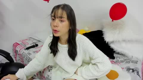 Snapshot of aprildubois_ chatting on February 15, 6:55 am April online show from February 15, 6:55 am