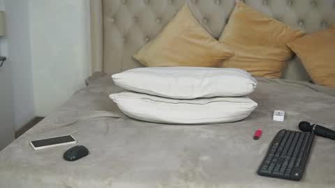 Laura online show from June 28, 10:49 pm
