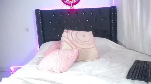 Snapshot of aprilhotty chatting on December 11, 10:49 pm April online show from December 11, 10:49 pm