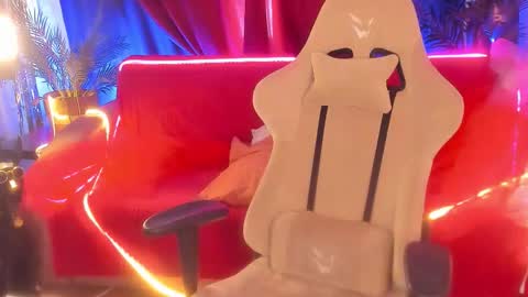 aprill_o_nill online show from March 8, 9:57 am