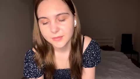 Emi online show from December 21, 3:38 pm