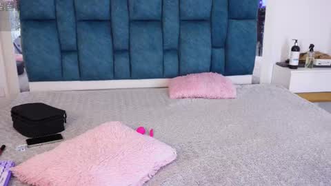   online show from March 13, 8:15 am