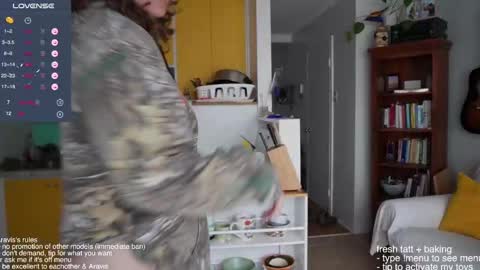 Snapshot of araviself chatting on October 25, 7:10 pm aravis online show from October 25, 7:10 pm