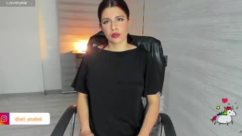 Snapshot of ari_bastett chatting on February 8, 12:06 am Ariana online show from February 8, 12:06 am