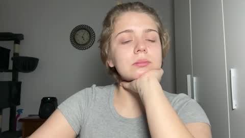 ari_crystal online show from February 9, 3:03 pm