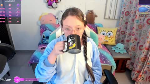 Snapshot of aria_alaia chatting on January 29, 2:51 am Linda online show from January 29, 2:51 am