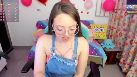 Snapshot of aria_alaia chatting on March 5, 10:23 pm Linda online show from March 5, 10:23 pm