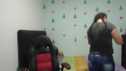 ...Ariana... online show from December 5, 5:39 pm