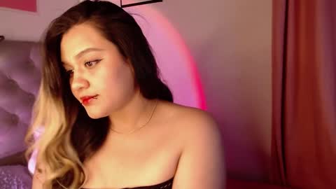 Snapshot of ariadna_martin chatting on December 7, 3:47 am Ari online show from December 7, 3:47 am