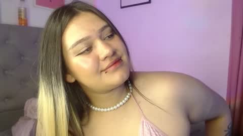Snapshot of ariadna_martin chatting on December 11, 4:07 am Ari online show from December 11, 4:07 am