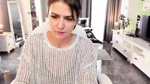 Ana online show from October 31, 9:13 am