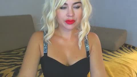 Snapshot of arianaxsky chatting on October 8, 11:47 am ArianaxSky online show from October 8, 11:47 am