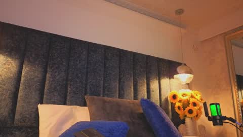 Arianna online show from April 6, 7:37 pm