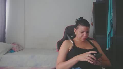 ariannaloovel online show from April 1, 6:05 pm