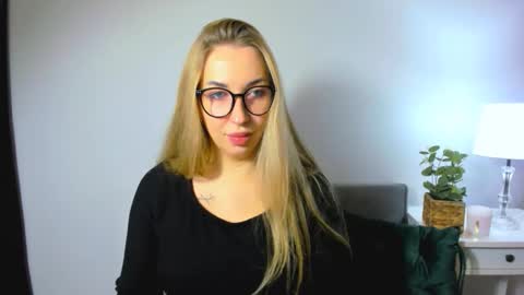 Aria online show from December 4, 7:54 am