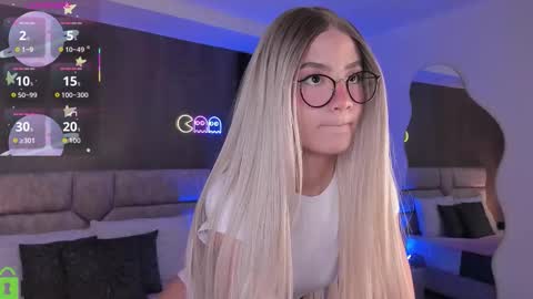 Ari  online show from November 16, 10:54 pm