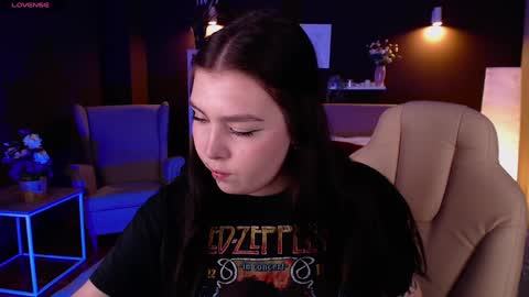 Snapshot of arizonaa_muse chatting on January 18, 12:26 pm Astrid online show from January 18, 12:26 pm