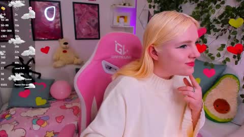 art_lovee_ online show from February 20, 6:26 am