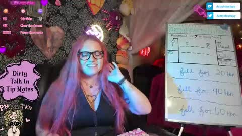 Snapshot of artsyheartsyy chatting on October 23, 3:34 am ArtsyHeartsyy online show from October 23, 3:34 am