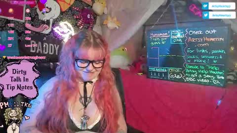 ArtsyHeartsyy online show from November 22, 1:52 am