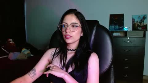   Independent Model online show from November 27, 10:34 pm