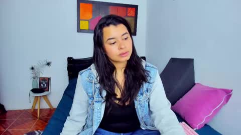 Snapshot of arya_miller chatting on February 13, 12:11 pm Arya Miller online show from February 13, 12:11 pm