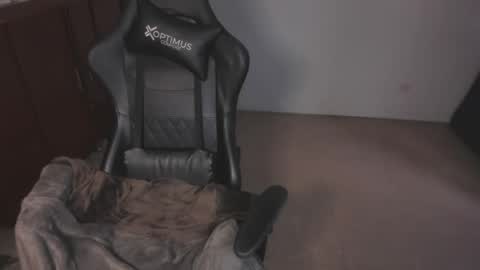 ash_smith1 online show from May 7, 7:17 pm