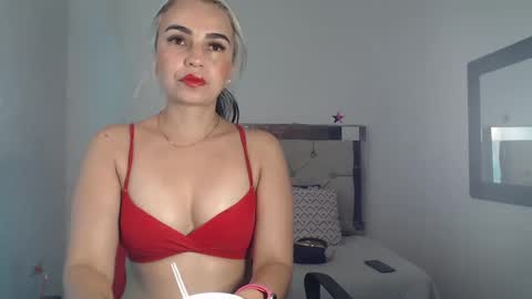 Snapshot of ashley__tylor chatting on January 11, 4:27 am ashley__tylor online show from January 11, 4:27 am