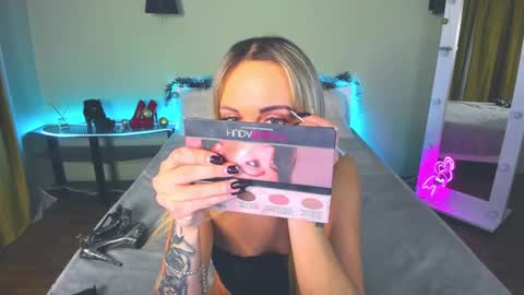 Snapshot of ashley_crashly chatting on December 16, 7:58 am Alina online show from December 16, 7:58 am