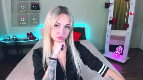 Snapshot of ashley_crashly chatting on October 19, 7:54 am Alina online show from October 19, 7:54 am
