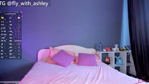 Snapshot of ashley_fly chatting on September 15, 6:43 am ashley_fly online show from September 15, 6:43 am