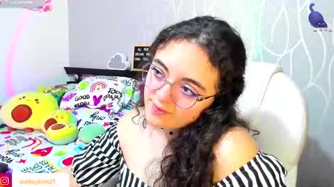 Snapshot of ashleykiim_ chatting on October 7, 12:59 am .. Ashley .. online show from October 7, 12:59 am
