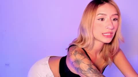 Snapshot of ashleyroys_111 chatting on October 11, 1:36 pm dahiana online show from October 11, 1:36 pm