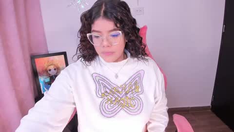 Snapshot of ashleyy18__ chatting on January 15, 9:35 am Ashleyy18 online show from January 15, 9:35 am