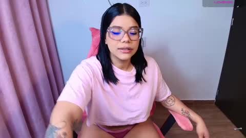 Snapshot of ashleyy18__ chatting on March 6, 9:03 am Ashleyy18 online show from March 6, 9:03 am