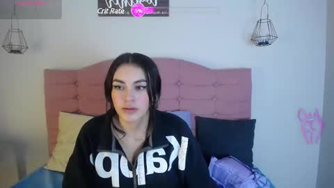 Snapshot of ashleyy_ls chatting on March 1, 3:32 am kylie online show from March 1, 3:32 am