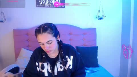 Snapshot of ashleyy_ls chatting on March 4, 3:33 am kylie online show from March 4, 3:33 am