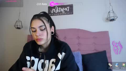 Snapshot of ashleyy_ls chatting on February 23, 3:29 am kylie online show from February 23, 3:29 am