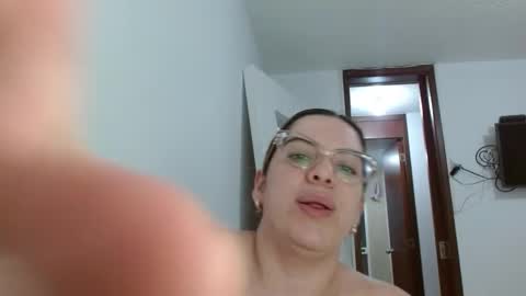 Snapshot of ashlymoon chatting on December 22, 11:20 pm AshlyMoon online show from December 22, 11:20 pm