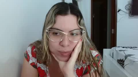 Snapshot of ashlymoon chatting on January 6, 5:49 pm AshlyMoon online show from January 6, 5:49 pm