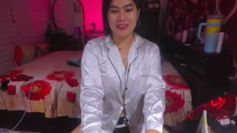 Snapshot of asian_diana69 chatting on December 14, 7:18 am diane online show from December 14, 7:18 am