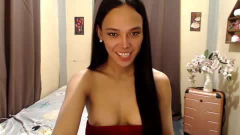 Snapshot of asianpinay1229 chatting on December 10, 11:51 pm Patricia online show from December 10, 11:51 pm