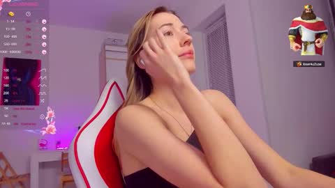 Snapshot of askcaroline chatting on September 26, 6:05 pm Caroline online show from September 26, 6:05 pm