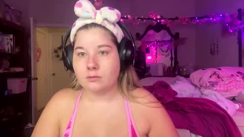 aspenandrews99 online show from April 19, 3:17 am