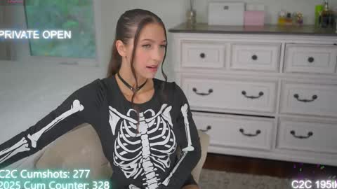 Snapshot of aspenwild chatting on October 14, 3:36 pm Aspen Wild online show from October 14, 3:36 pm
