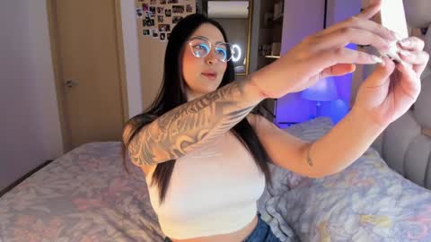 Snapshot of asshley__ chatting on January 28, 2:21 am Ashley online show from January 28, 2:21 am
