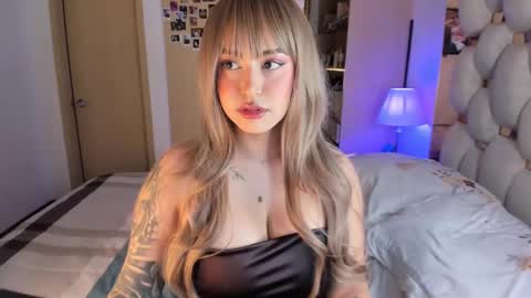 Snapshot of asshley__ chatting on March 2, 4:18 am Ashley online show from March 2, 4:18 am